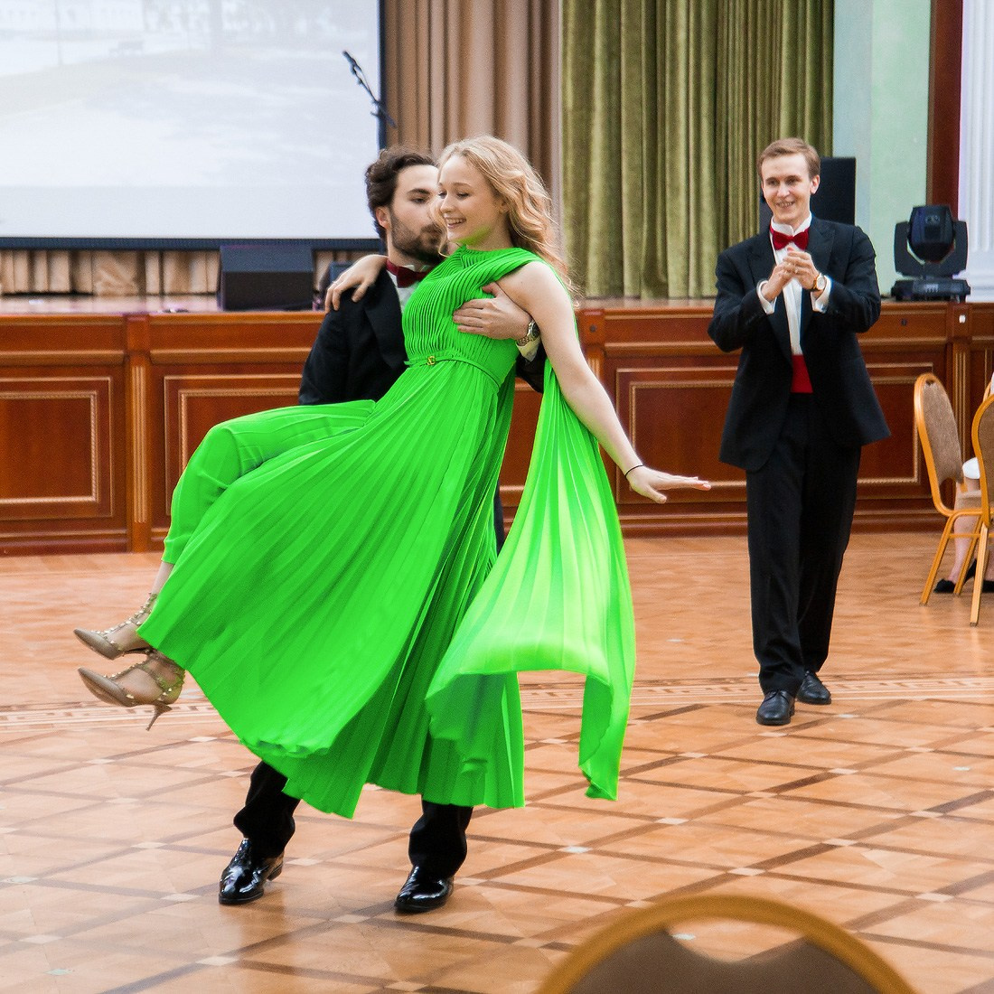 Выпускной в гимназии «Василиада». Репортажный фотограф Борис Геер