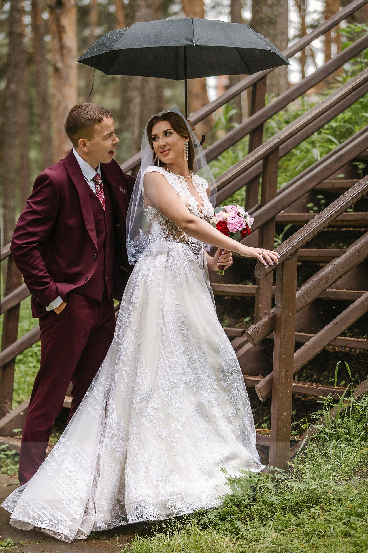 Свадебная фотосессия A&N в дождливую и пасмурную погоду в Новосибирске от профессионального фотографа Саши Кё. Свадебный, семейный и event фотограф в Новосибирске и Новосибирской области Саша Кё