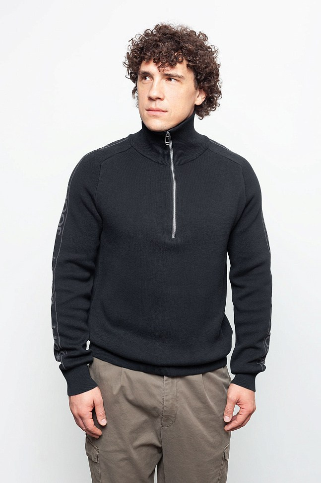 Максим, 181 см, 48-50 р-р. KED Production — продакшн из СПб. Создаём фото, видео и контент, который помогает брендам и селлерам продавать больше