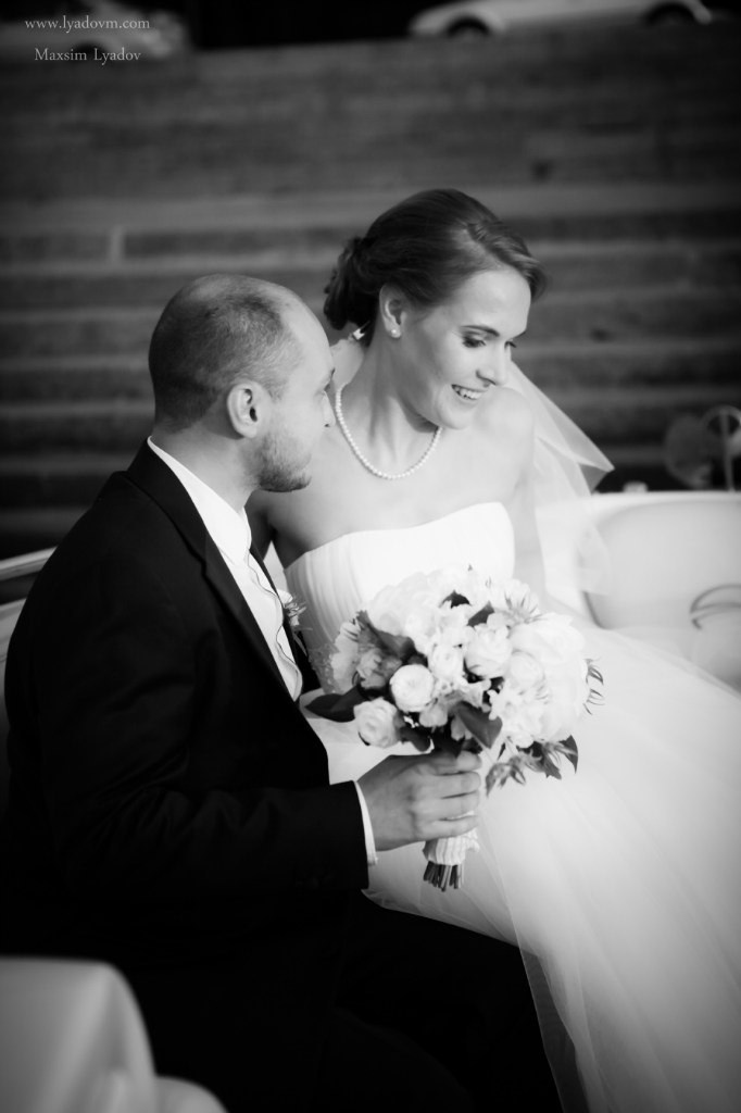 Черно белая фотография свадебная фотосъемка где все так мило