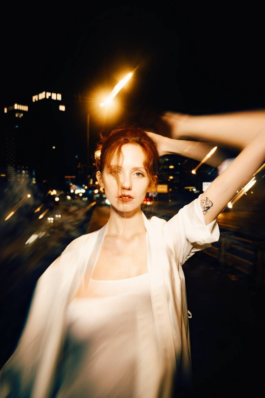 Individuali di ripresa. Fotografo a Mosca con un’atmosfera notturna di foto