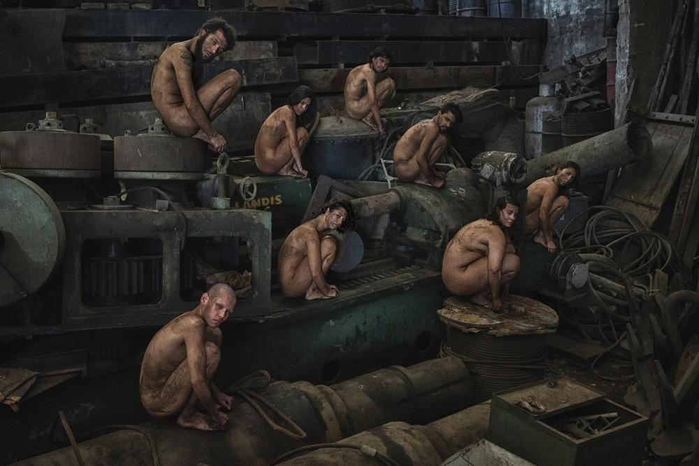 концептуальная фотография Пола Куруча с яркой стилистикой