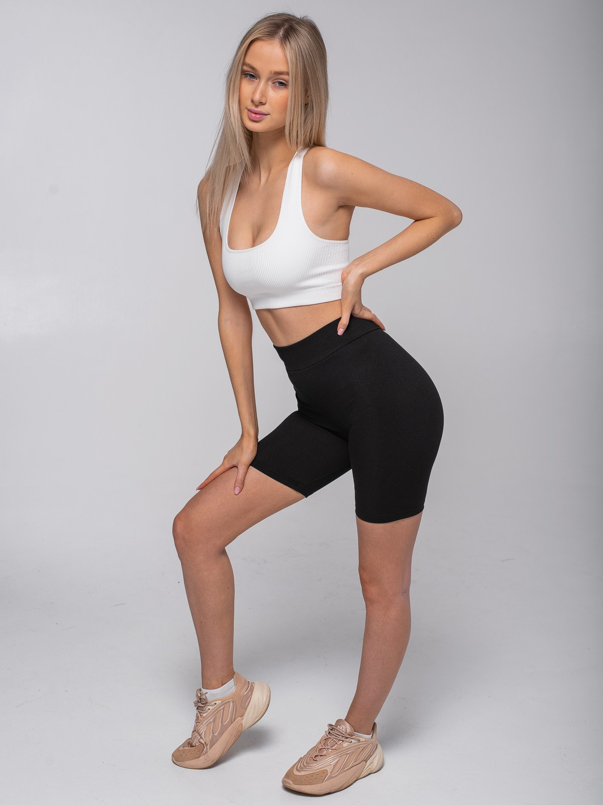 Спортивная одежда (фон). Контент фотограф в Москве Лихачева Ксения