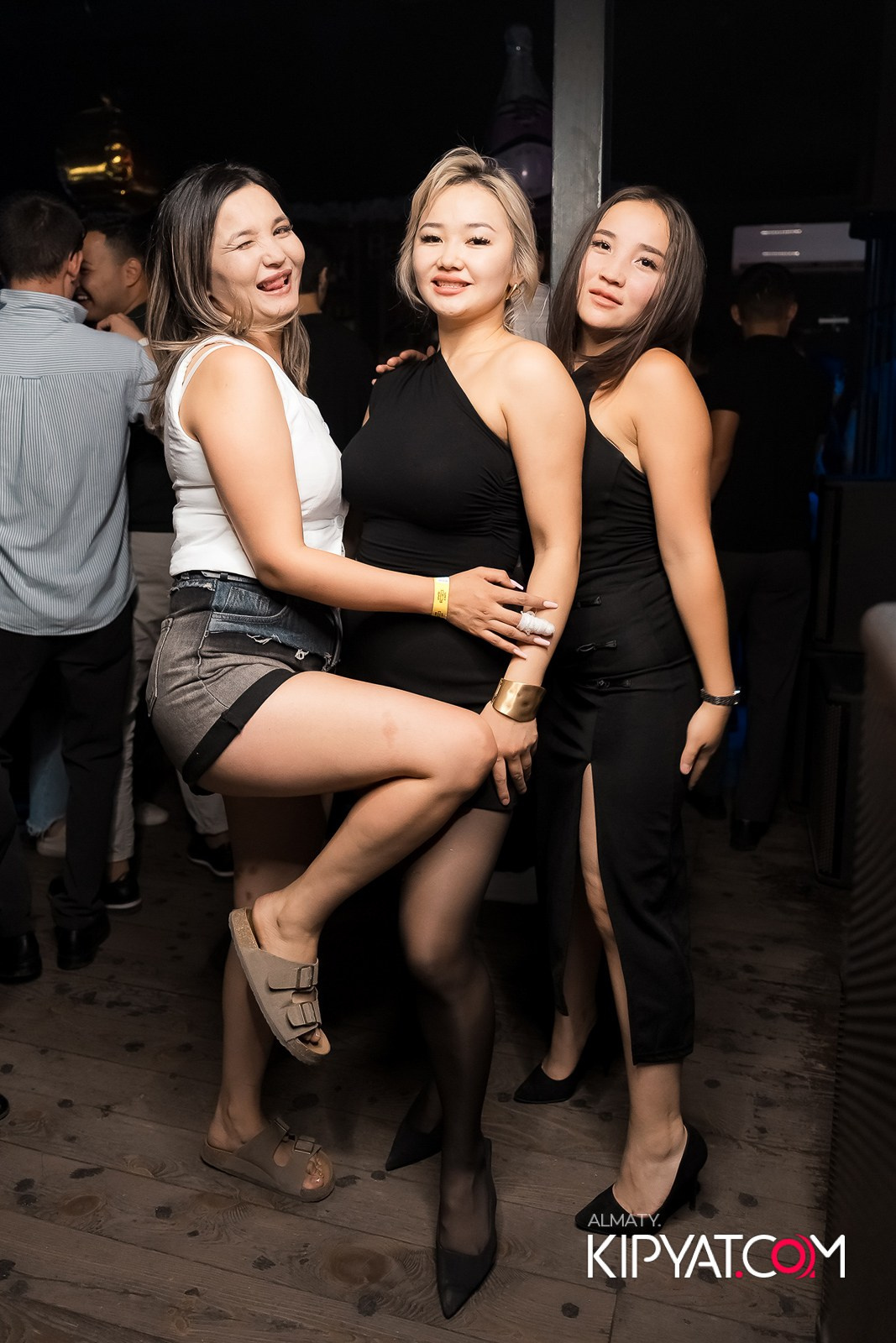 UYAT EMES BAR. КИПЯТКОМ АЛМАТЫ!