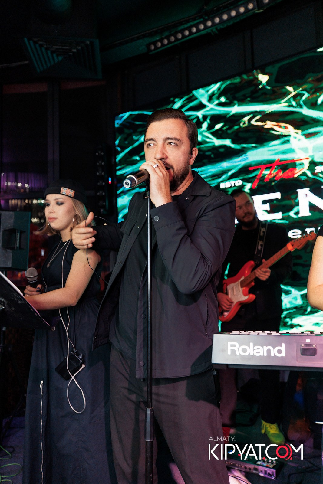 FRIENDS BAR & TERRACE. КИПЯТКОМ АЛМАТЫ!