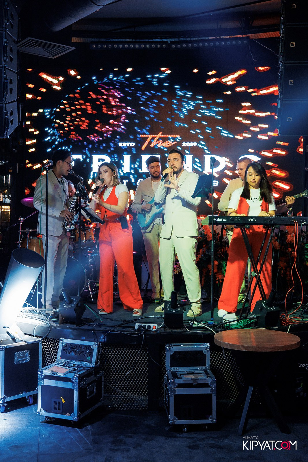 FRIENDS BAR & TERRACE. КИПЯТКОМ АЛМАТЫ!