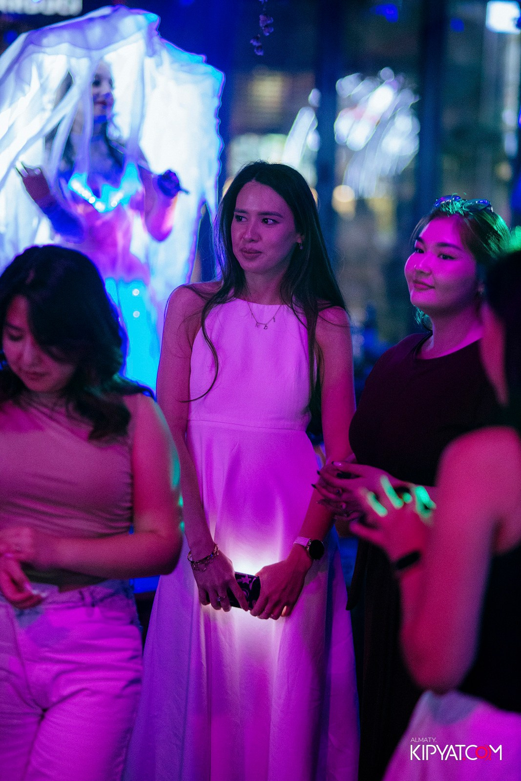 FRIENDS BAR & TERRACE. КИПЯТКОМ АЛМАТЫ!