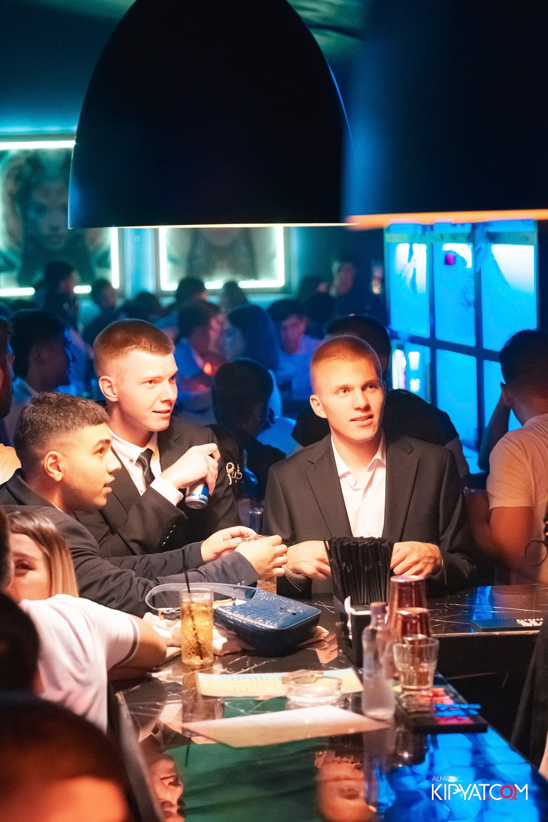 UYAT EMES BAR. КИПЯТКОМ АЛМАТЫ!