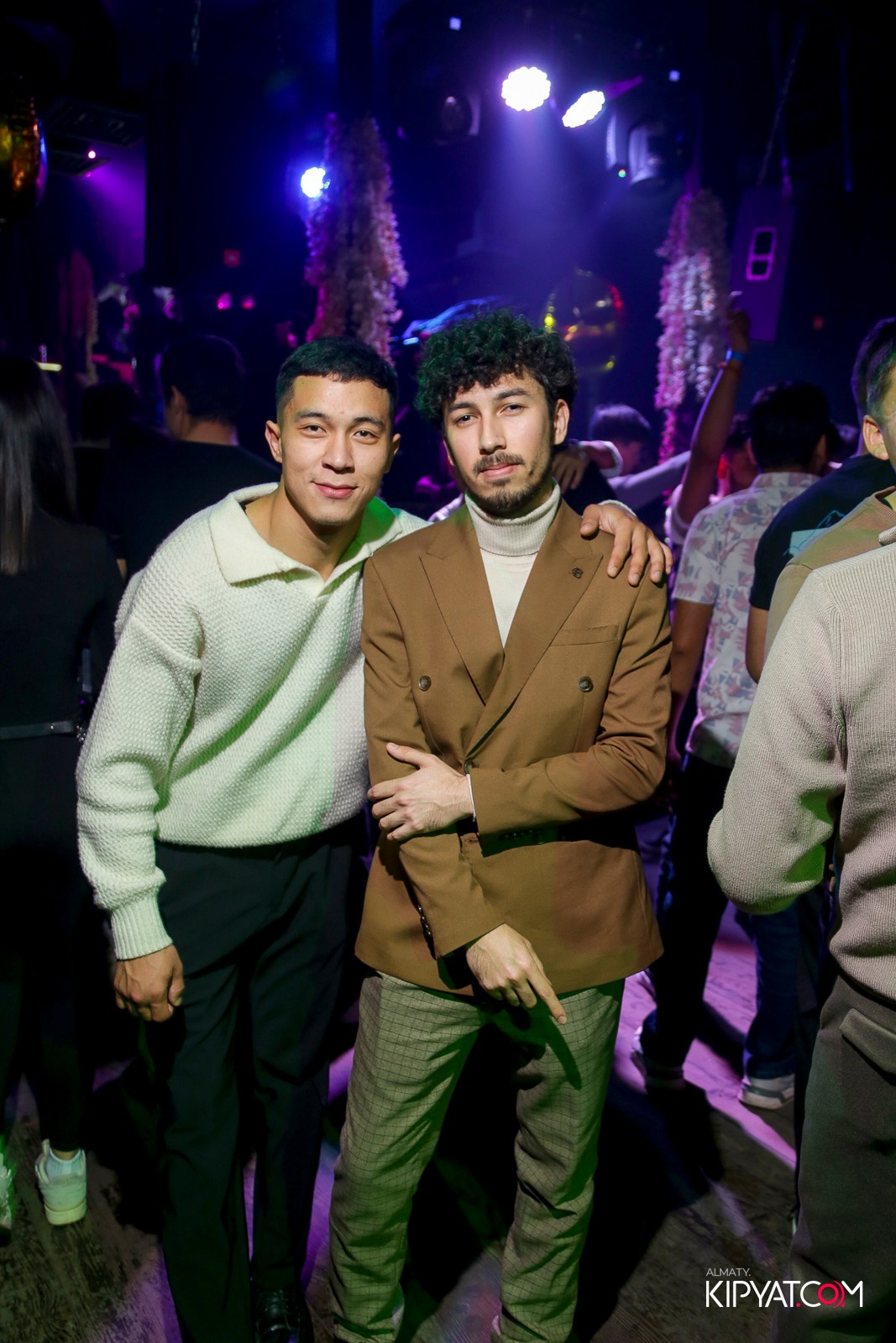 UYAT EMES BAR. КИПЯТКОМ АЛМАТЫ!