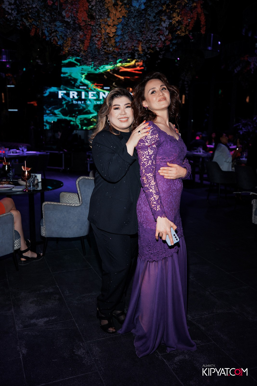 FRIENDS BAR & TERRACE. КИПЯТКОМ АЛМАТЫ!