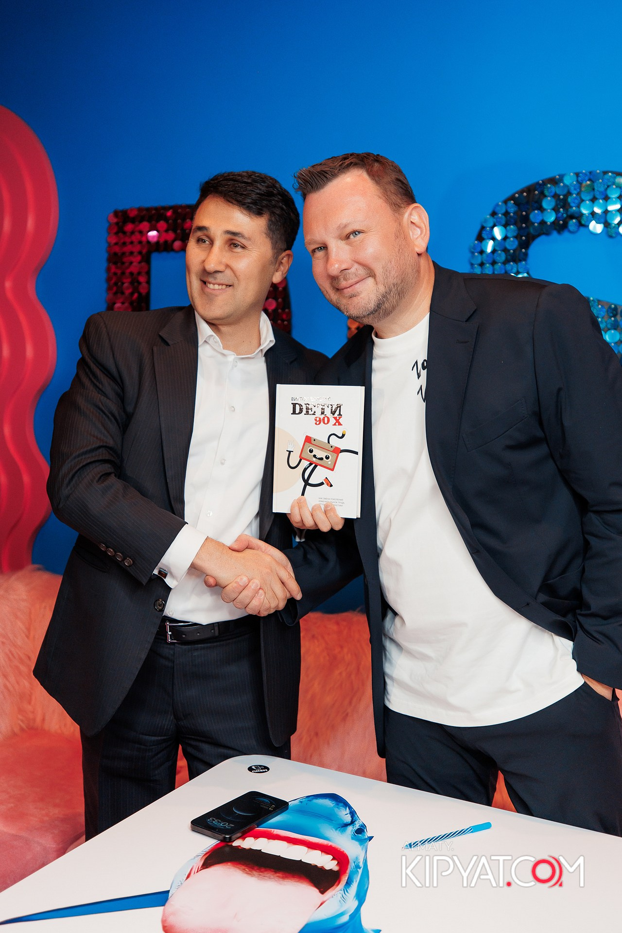 ПРЕЗЕНТАЦИЯ КНИГИ ВИКТОРА ЕЛИСЕЕВА. КИПЯТКОМ АЛМАТЫ!