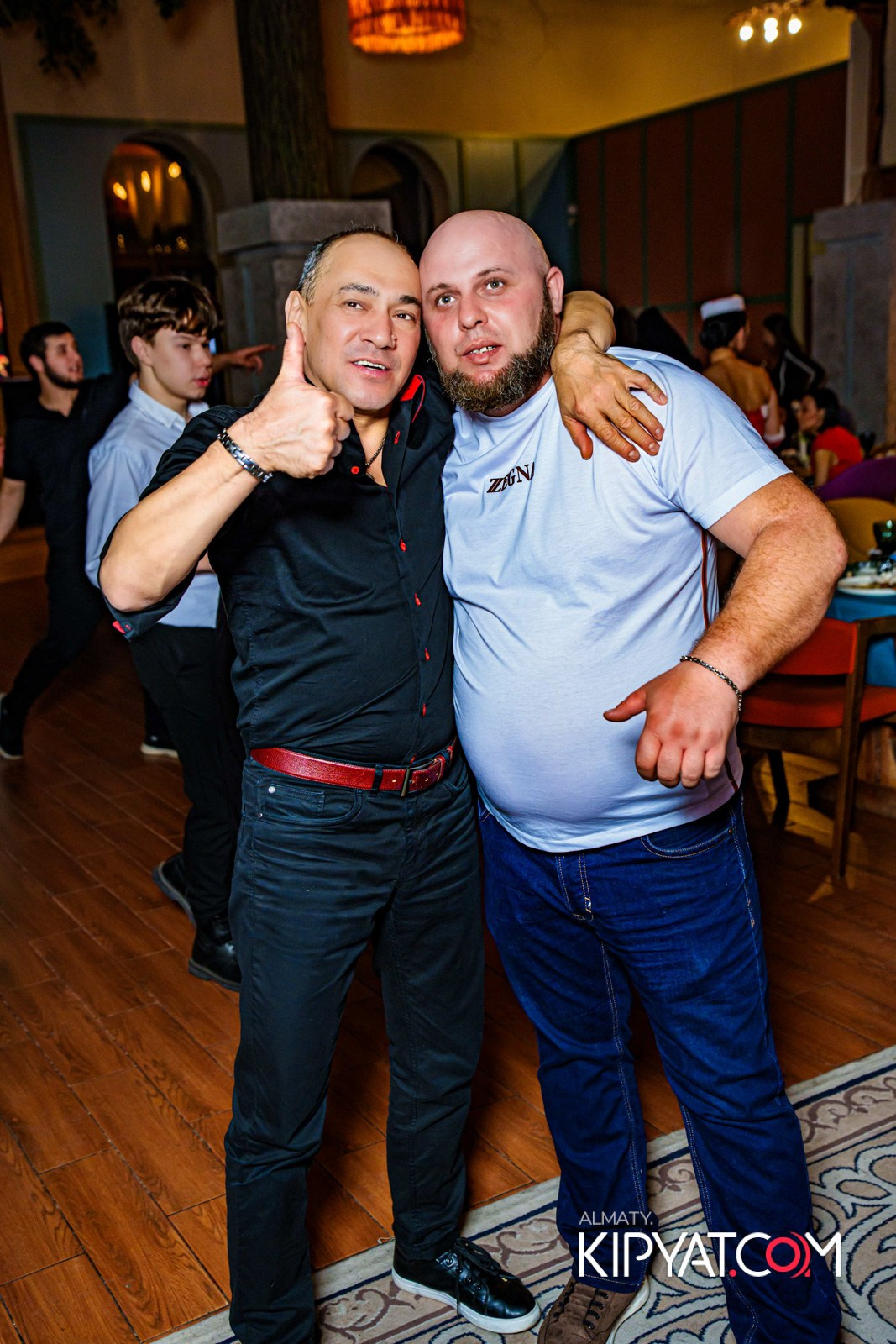 ГРУЗИНСКИЙ ДВОР НА КАБАНБАЙ БАТЫРА. КИПЯТКОМ АЛМАТЫ!