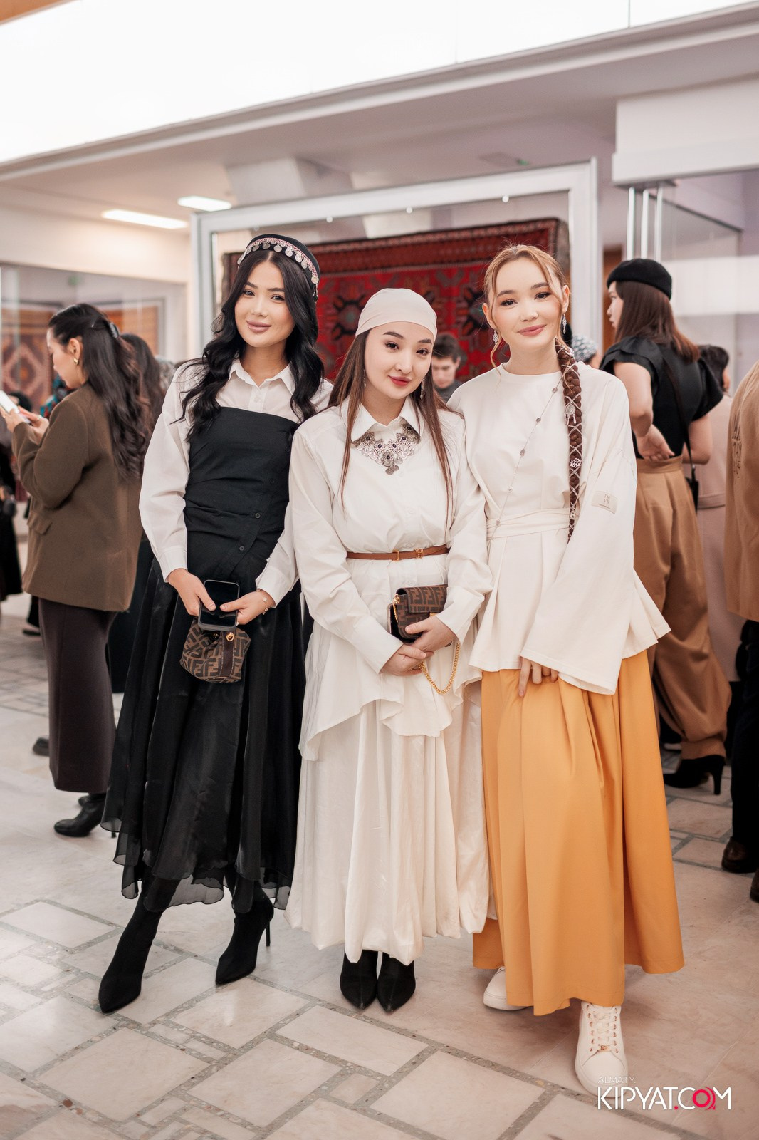 FASHION ПОКАЗ, КАЗАХСКОЙ НАЦИОНАЛЬНОЙ ОДЕЖДЫ. КИПЯТКОМ АЛМАТЫ!