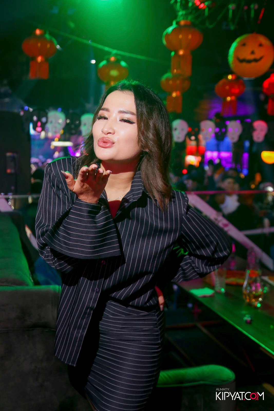 UYAT EMES BAR. КИПЯТКОМ АЛМАТЫ!