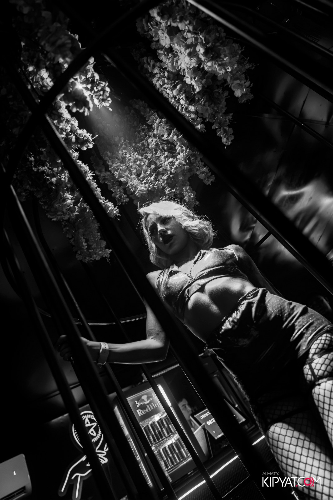 UYAT EMES BAR. КИПЯТКОМ АЛМАТЫ!