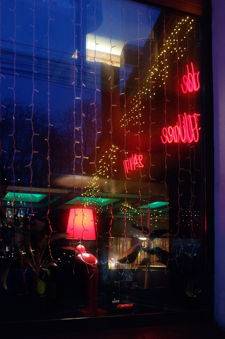 Внутри витрин / Inside the storefronts. Руслан Шувалов (поэтограф)