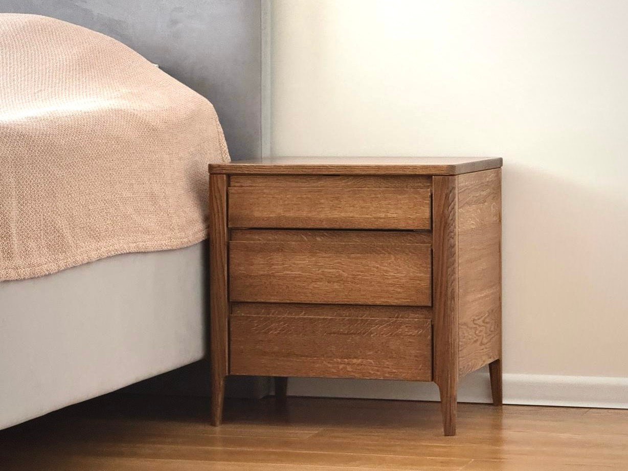 прикроватная тумба из дуба / дубовая тумба у кровати / тумбочка из массива дуба / купить прикроватную тумбу из дуба / прикроватная тумба из массива дуба цена / дубовая тумбочка с ящиком  