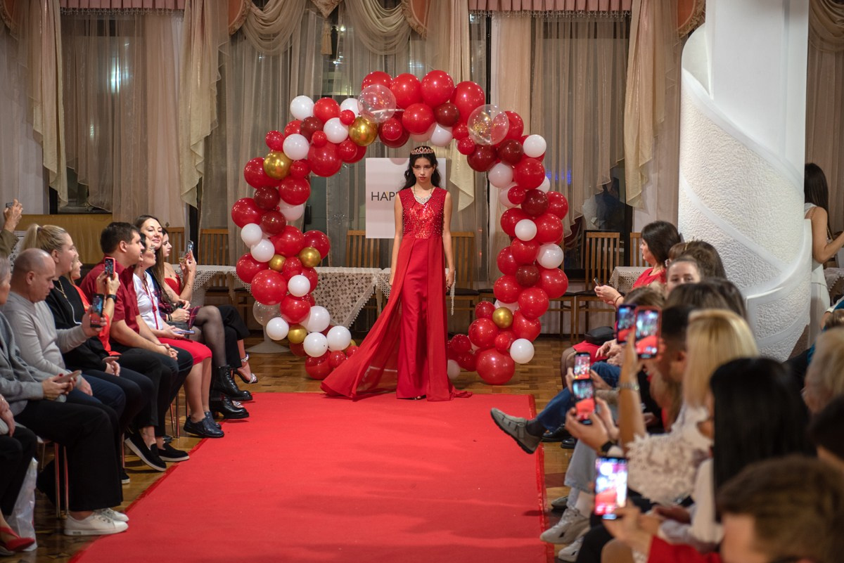 Выпускной в детской школе моделей HAPPYkids 2024. Семейный и коммерческий фотограф в Сочи Александр Бодунов