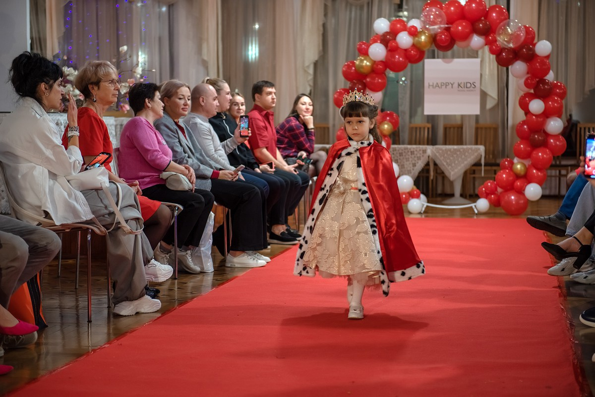Выпускной в детской школе моделей HAPPYkids 2024. Семейный и коммерческий фотограф в Сочи Александр Бодунов