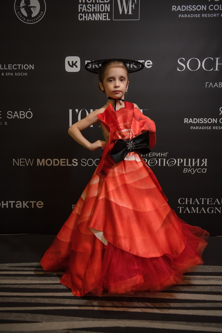 SochiFashionWeek2024 дизайнер Анохина Светлана. Семейный и коммерческий фотограф в Сочи Александр Бодунов