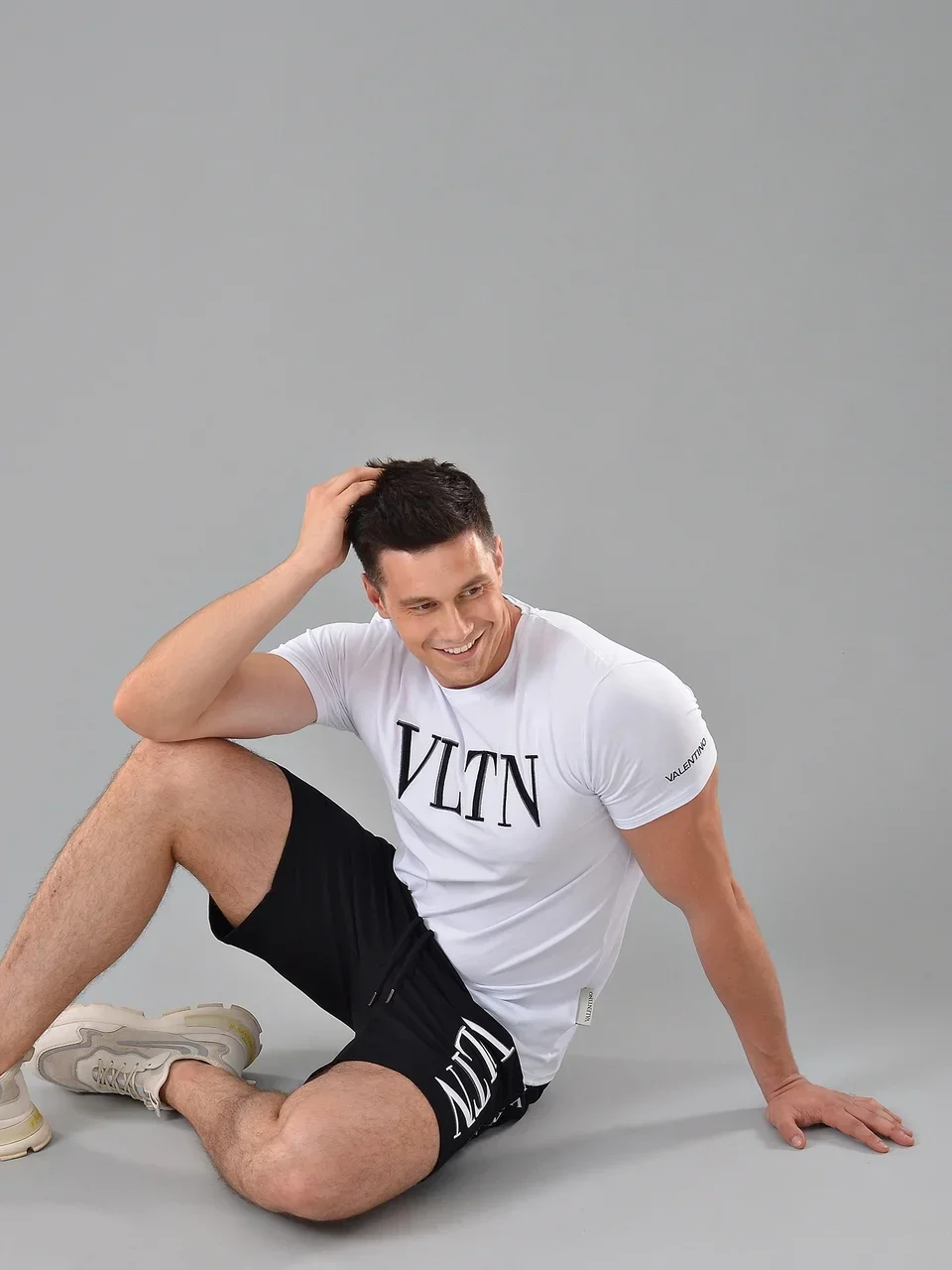 Модель для предметной съемки москвич Никита А. | Sale Easy