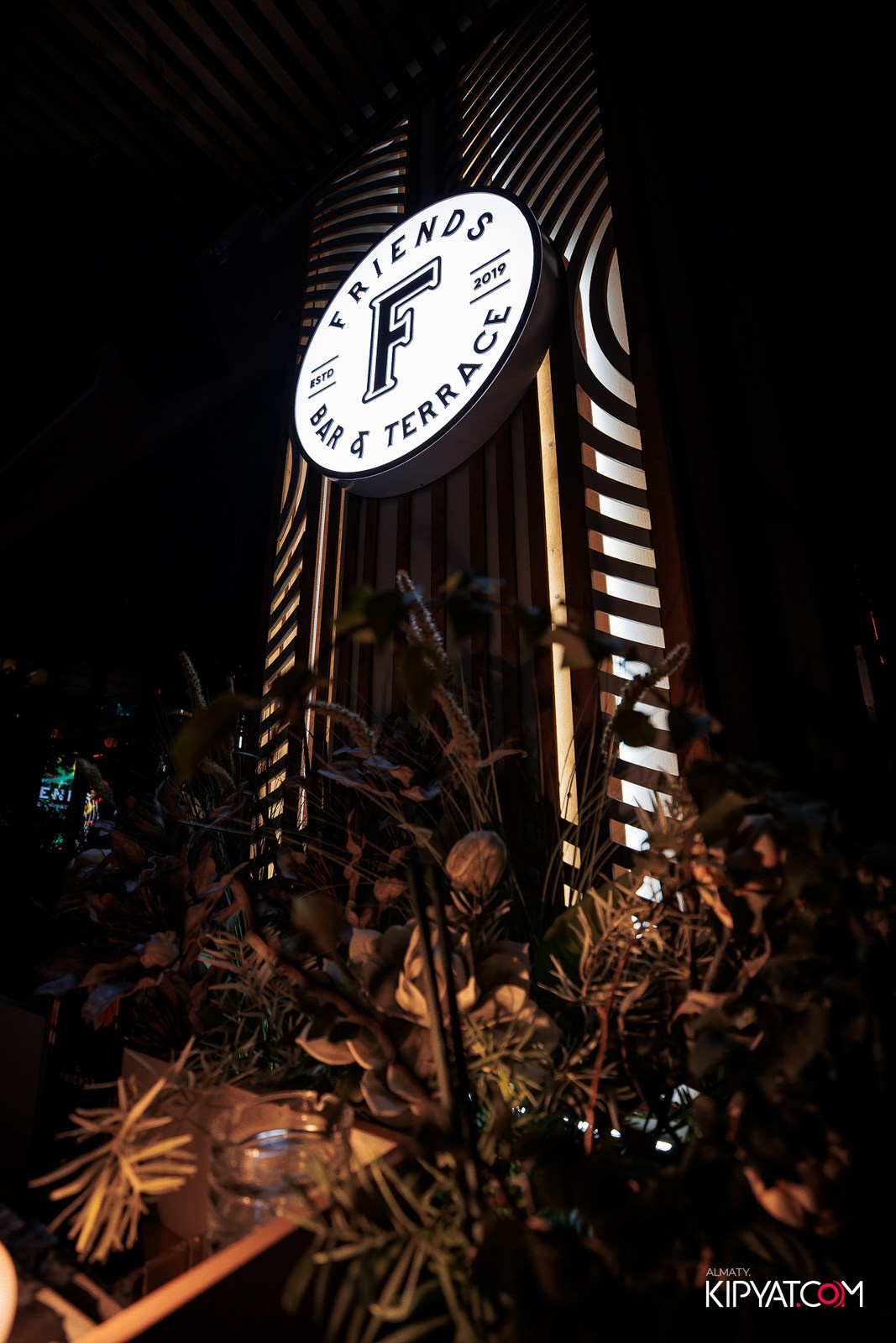 FRIENDS BAR & TERRACE. КИПЯТКОМ АЛМАТЫ!