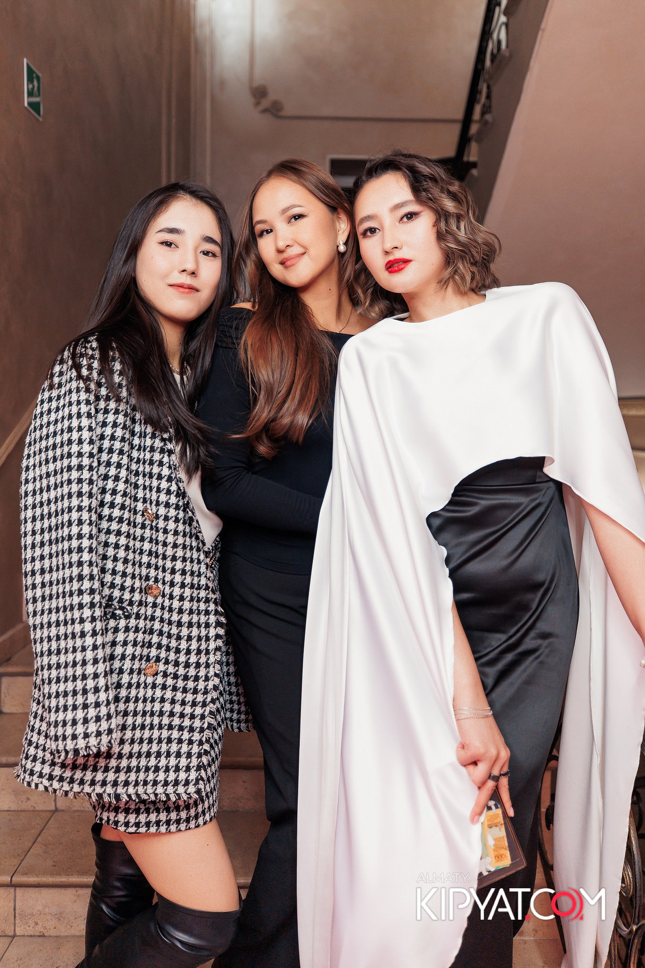 Ухо и Медведь на Курмангазы. КИПЯТКОМ АЛМАТЫ!