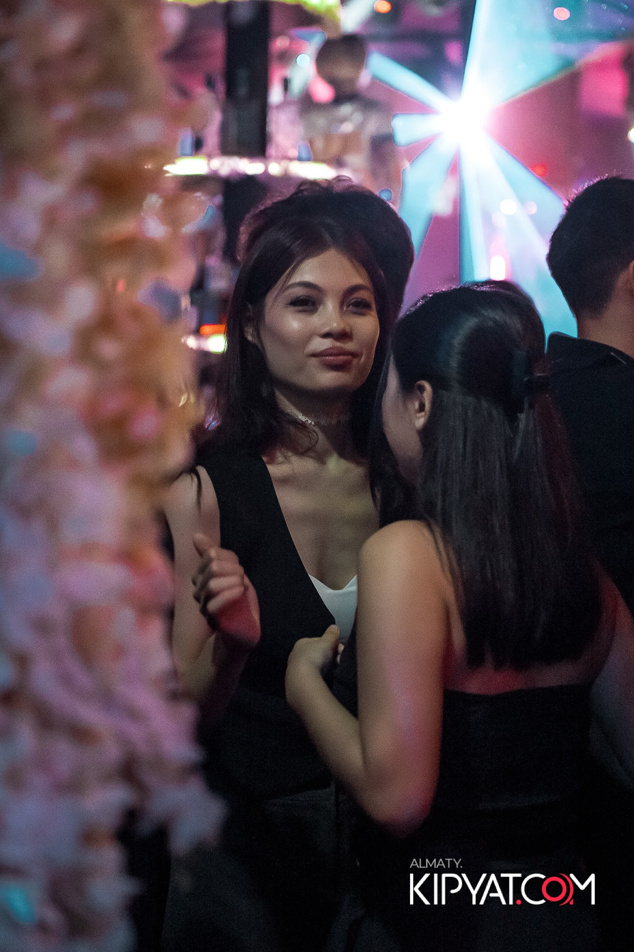 UYAT EMES BAR. КИПЯТКОМ АЛМАТЫ!