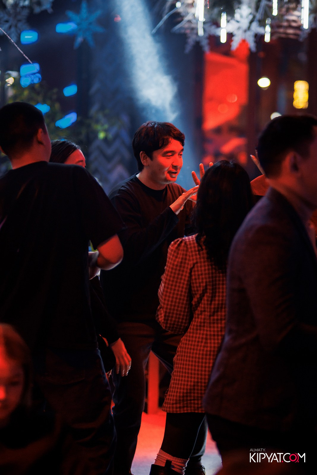 FRIENDS BAR & TERRACE. КИПЯТКОМ АЛМАТЫ!