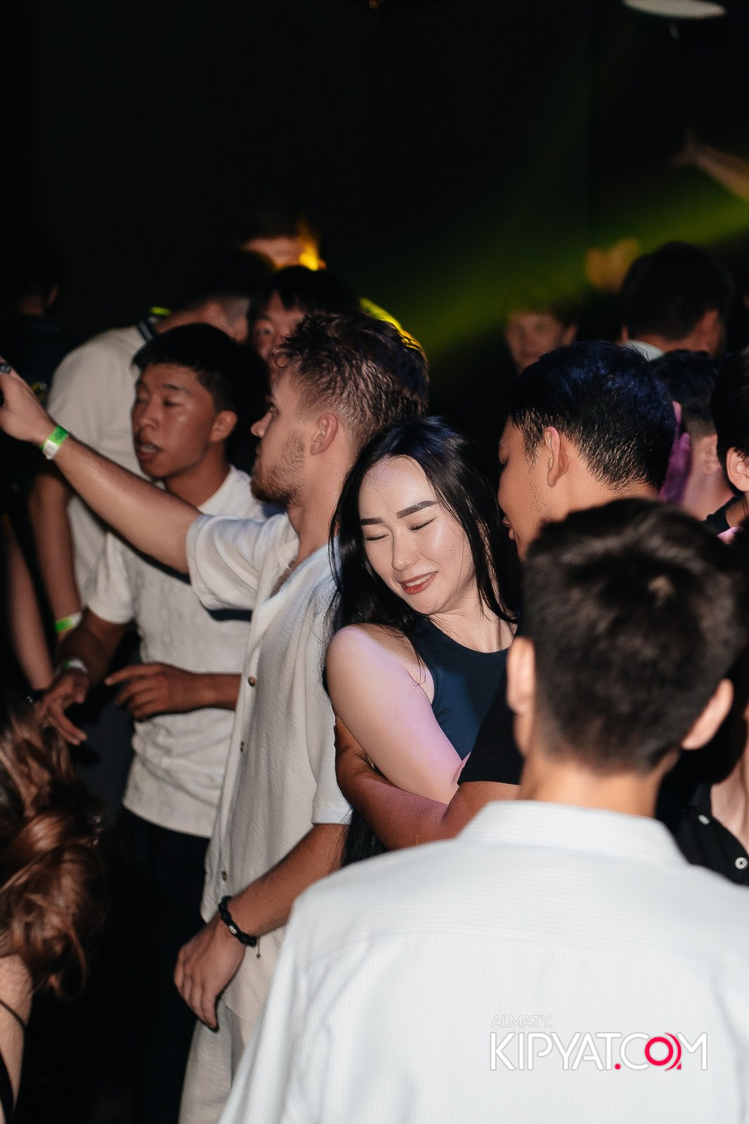 UYAT EMES BAR. КИПЯТКОМ АЛМАТЫ!