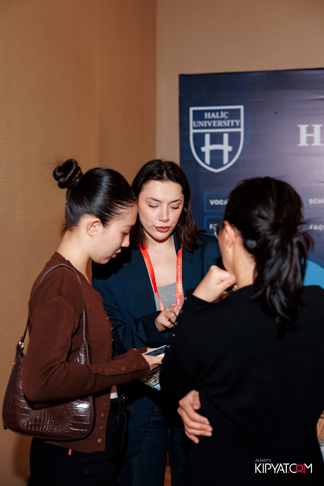 ВЫСТАВКА ТУРЕЦКИХ УНИВЕРСИТЕТОВ. КИПЯТКОМ АЛМАТЫ! Фотосъемка мероприятий в Алматы