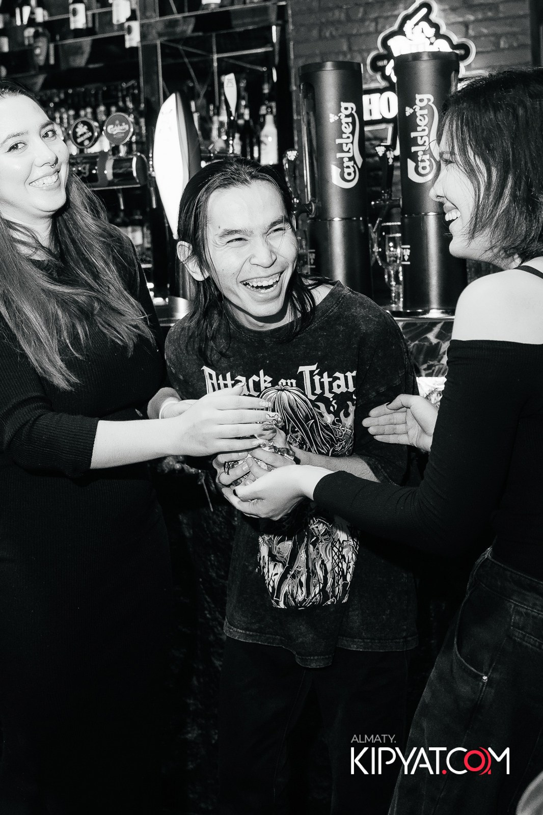 БАР ПАНАЕХАЛИ НА ТОЛЕ БИ. КИПЯТКОМ АЛМАТЫ!