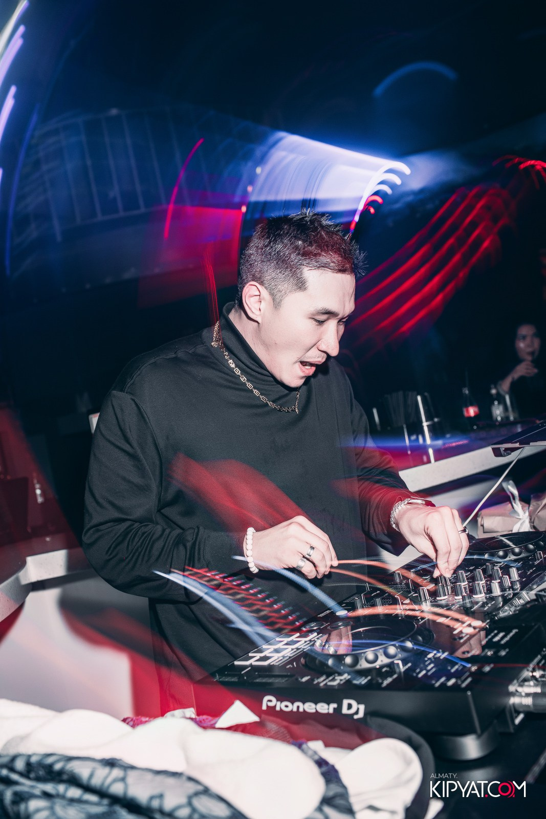 SANTA RAVE В НОЧНОМ КЛУБЕ SANTA BARBARA. КИПЯТКОМ АЛМАТЫ!