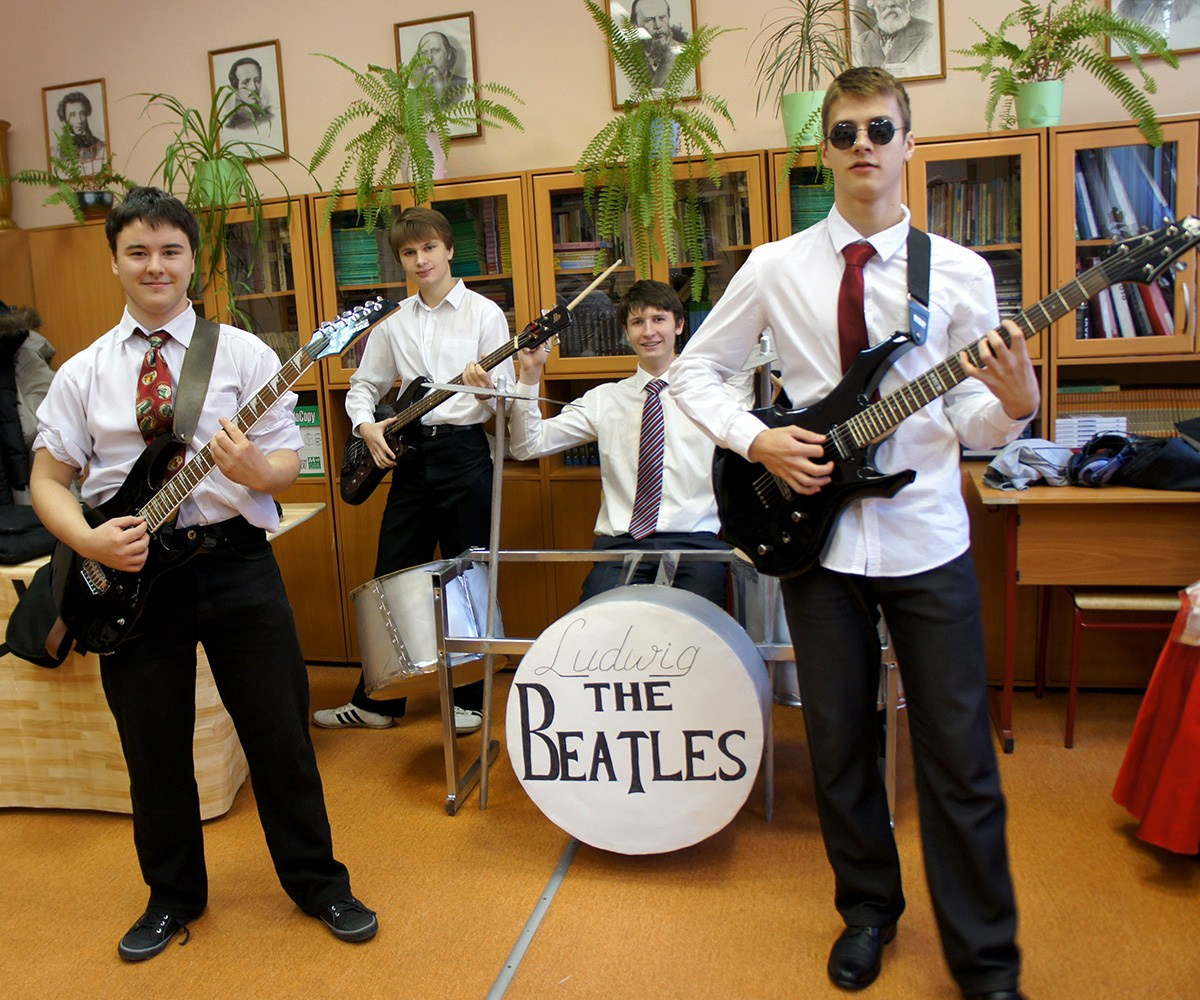 Выпускные альбомы для 9 и 11 классов. Этим Детям — выпускные альбомы