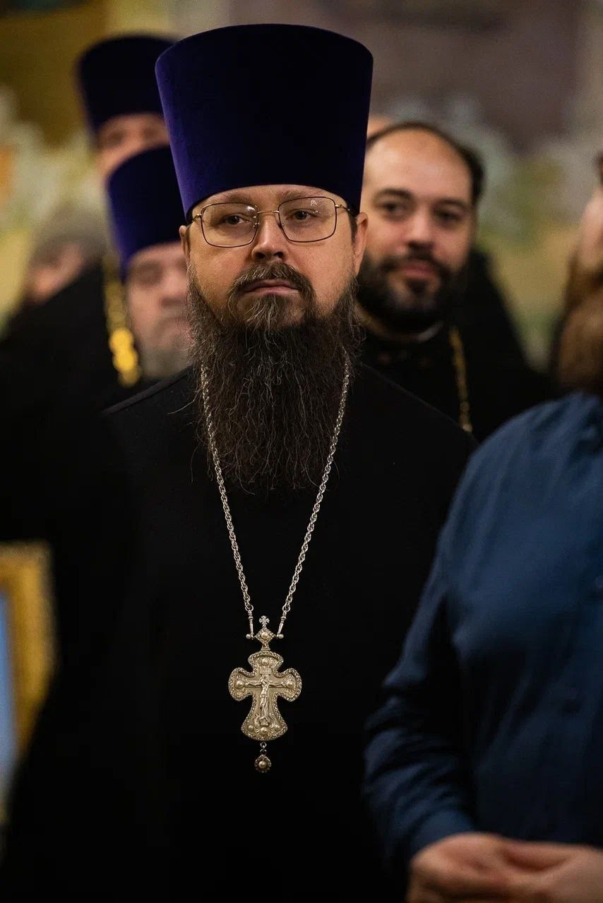 Благочинный Северо-Западного округа принял участие в Архиерейском Богослужении в Покровском соборе. Саратовское Северо-Западное благочиние