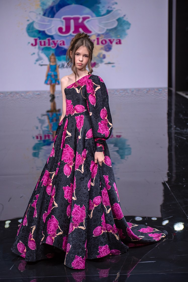 SochiFashionWeek2024 дизайнер Юлия Крылова. Семейный и коммерческий фотограф в Сочи Александр Бодунов