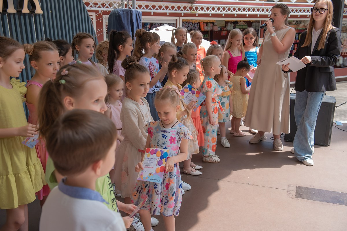 Парк Ривьера дефиле HAPPYkids. Семейный и коммерческий фотограф в Сочи Александр Бодунов