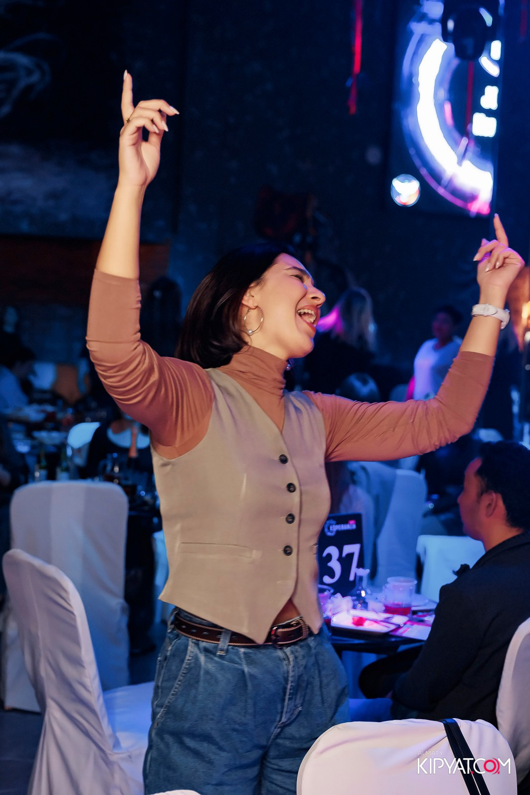 МУЗЫКАЛЬНОЕ ЛОТО В HIT RETRO. КИПЯТКОМ АЛМАТЫ!