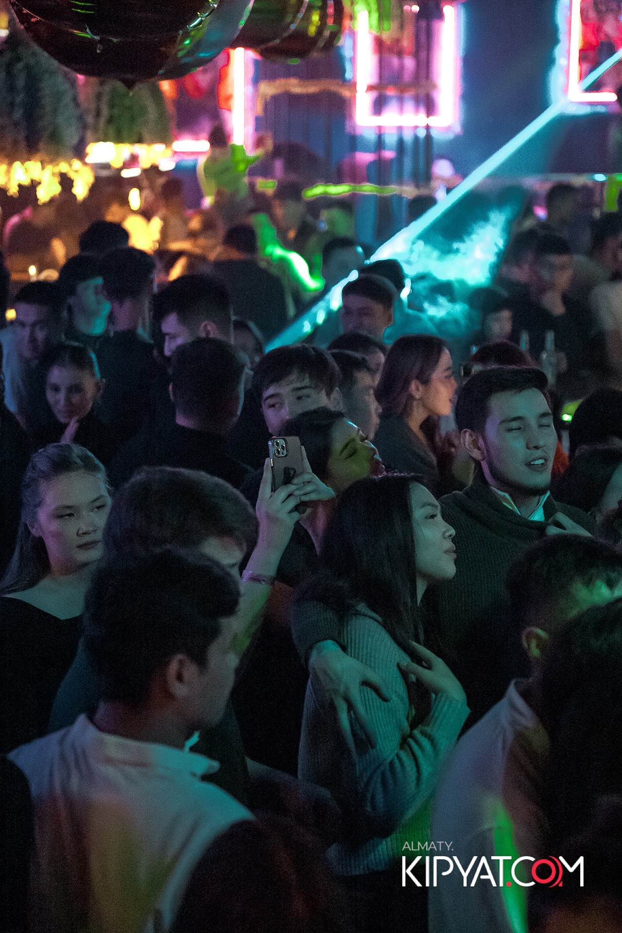 UYAT EMES BAR. КИПЯТКОМ АЛМАТЫ!