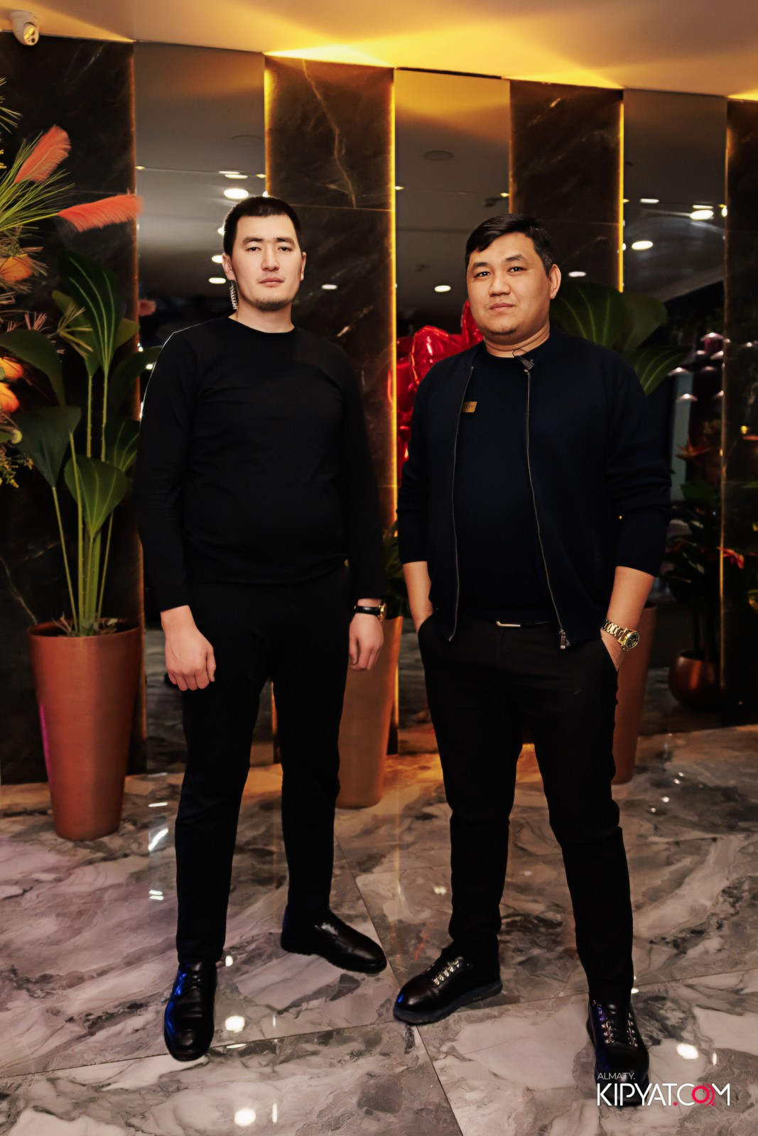 БАР ПАНАЕХАЛИ НА ДОСТЫК. КИПЯТКОМ АЛМАТЫ!