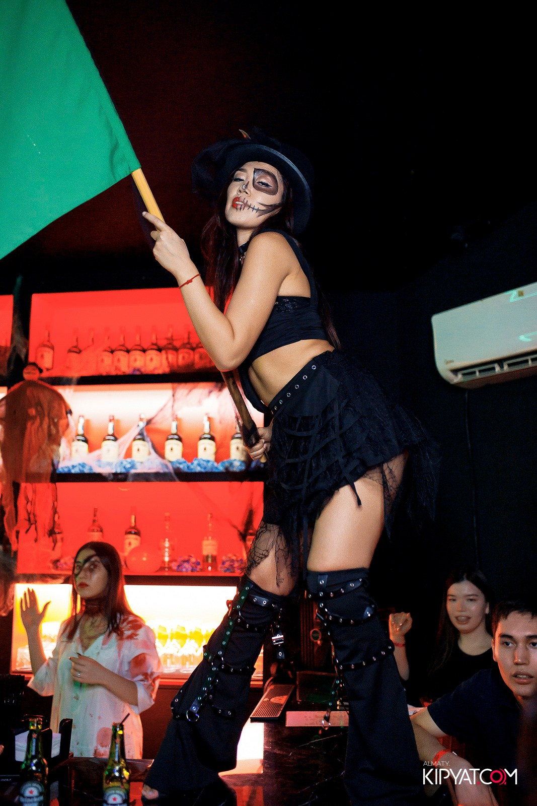 UYAT EMES BAR. КИПЯТКОМ АЛМАТЫ!