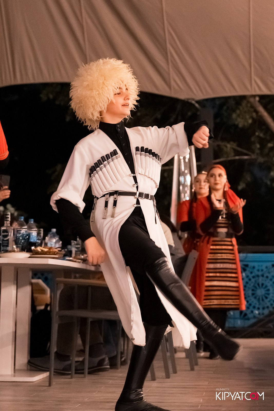 ОТКРЫТИЕ ЛЕТНЕЙ ТЕРАССЫ В РЕСТОРАНЕ ЛАРИСС ИВАННУ ХАЧУ. КИПЯТКОМ АЛМАТЫ!