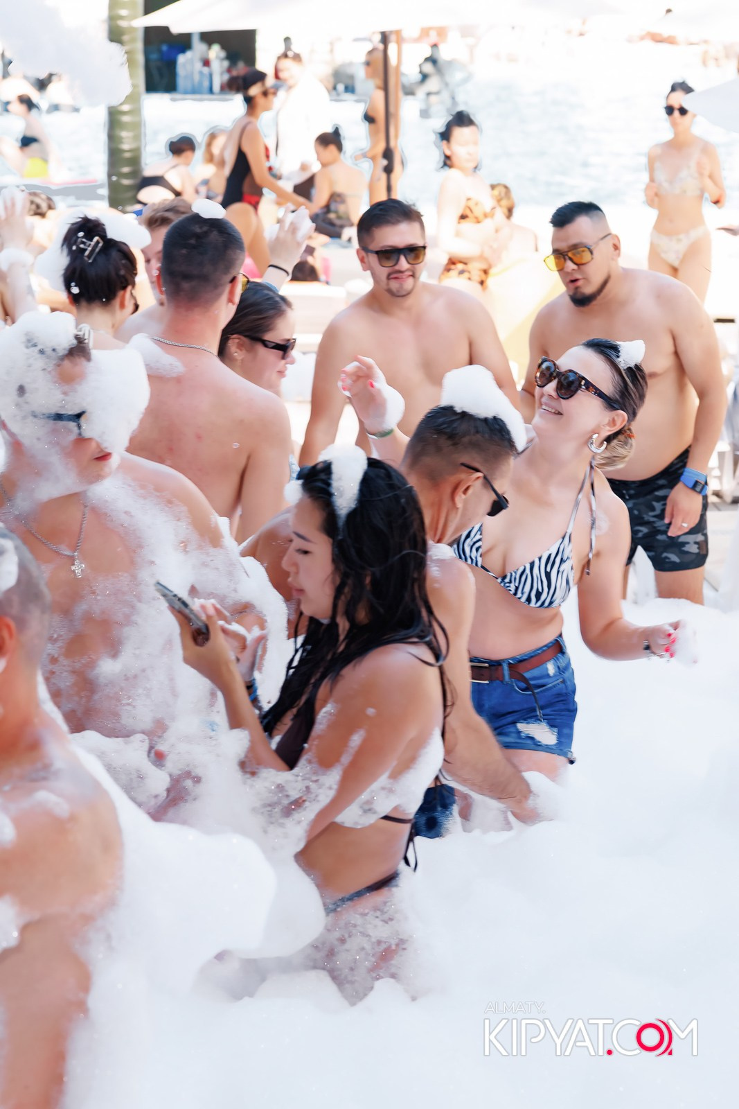 ПЕННАЯ ВЕЧЕРИНКА/ДЫМОВОЕ ШОУ/БАССЕЙН DELIGHT POOL. КИПЯТКОМ АЛМАТЫ!