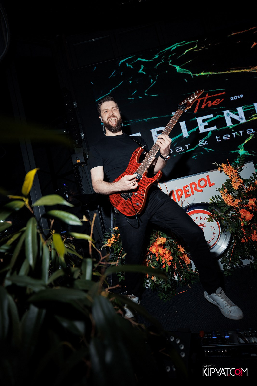 FRIENDS BAR & TERRACE. КИПЯТКОМ АЛМАТЫ!