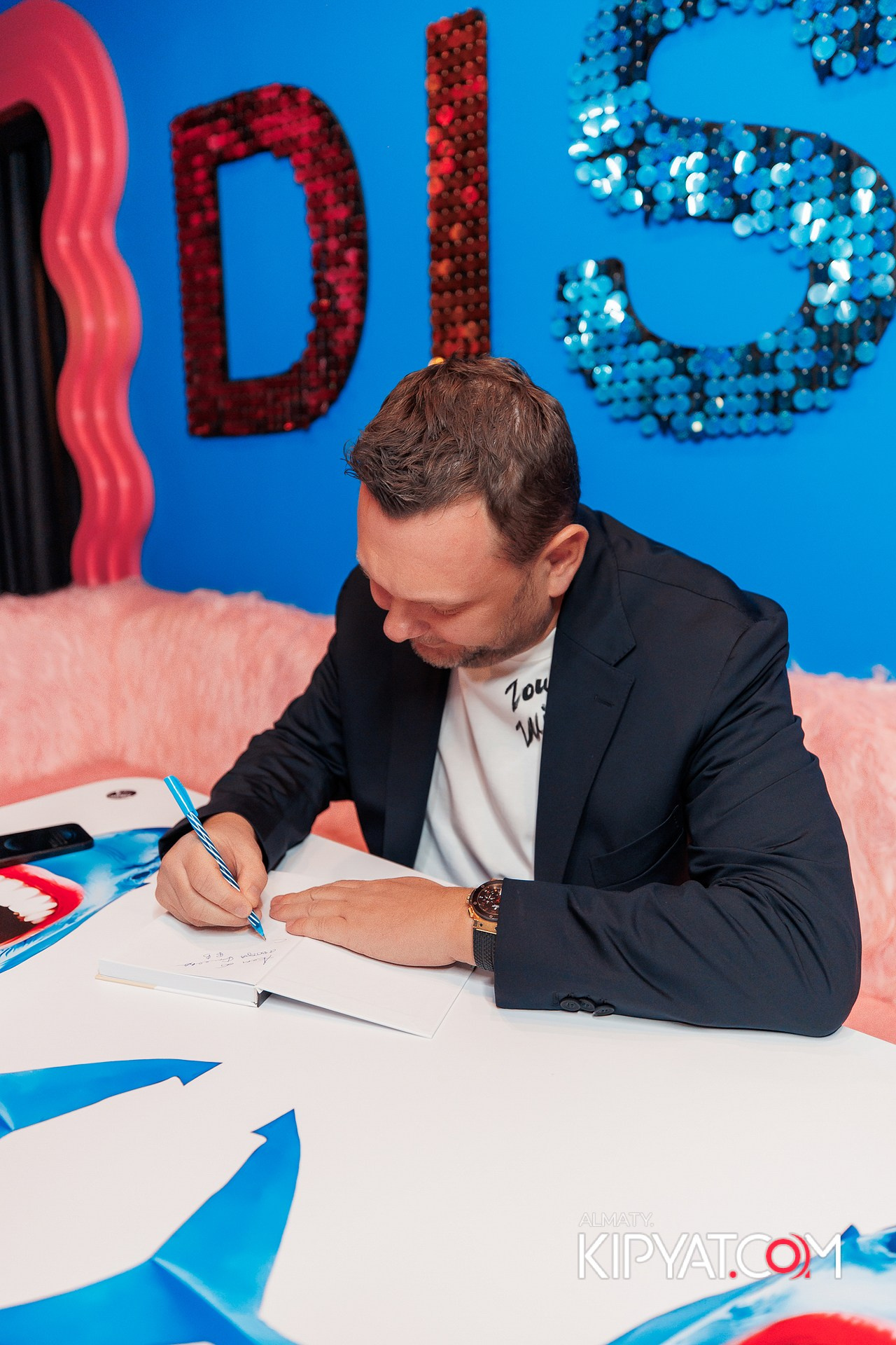 ПРЕЗЕНТАЦИЯ КНИГИ ВИКТОРА ЕЛИСЕЕВА. КИПЯТКОМ АЛМАТЫ!