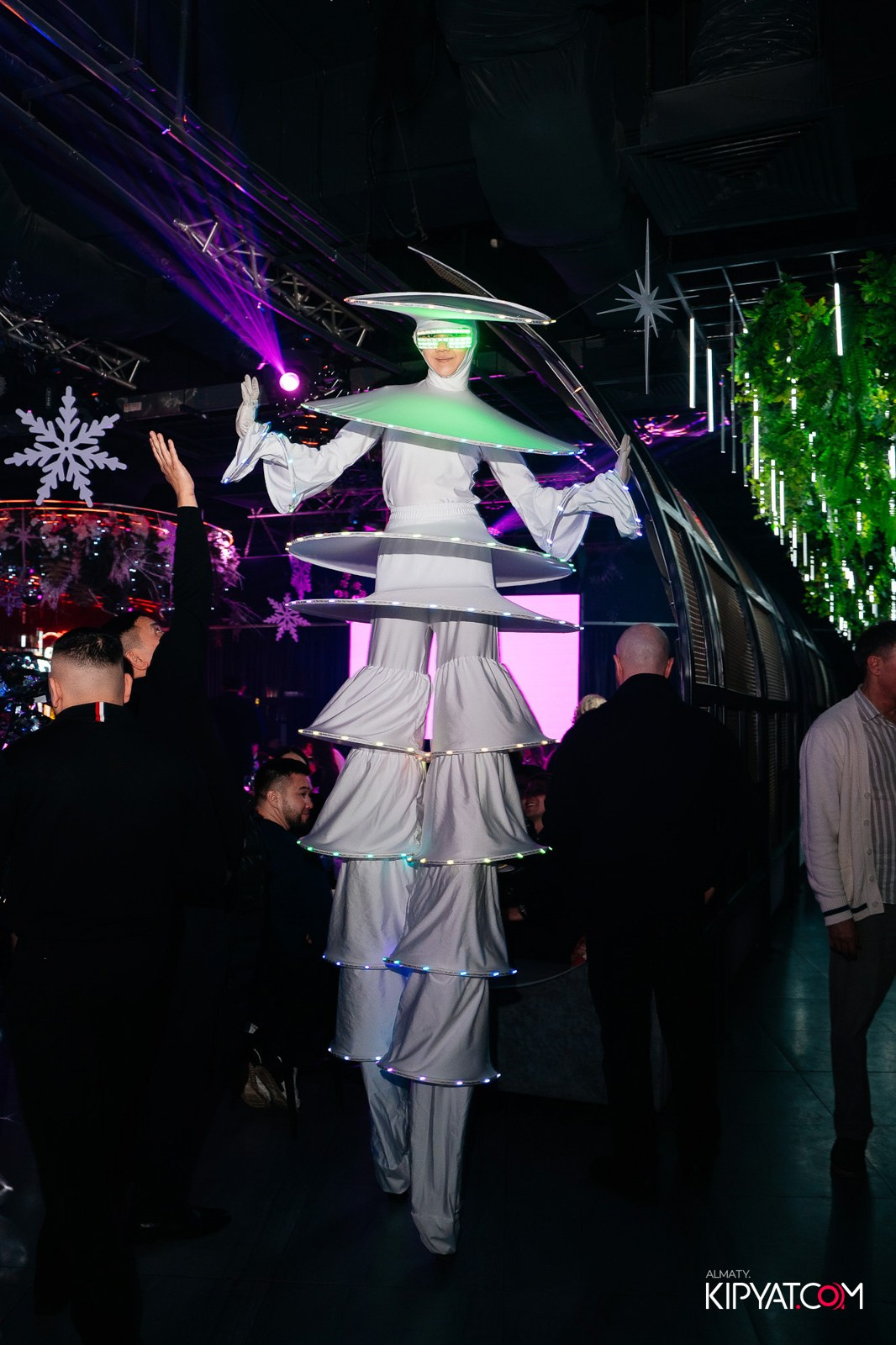 FRIENDS BAR & TERRACE. КИПЯТКОМ АЛМАТЫ!