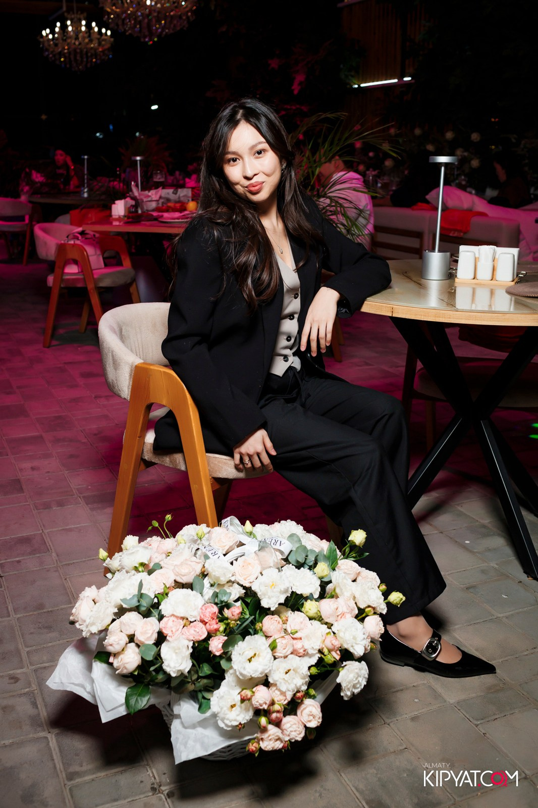 FRIENDS BAR & TERRACE. КИПЯТКОМ АЛМАТЫ!