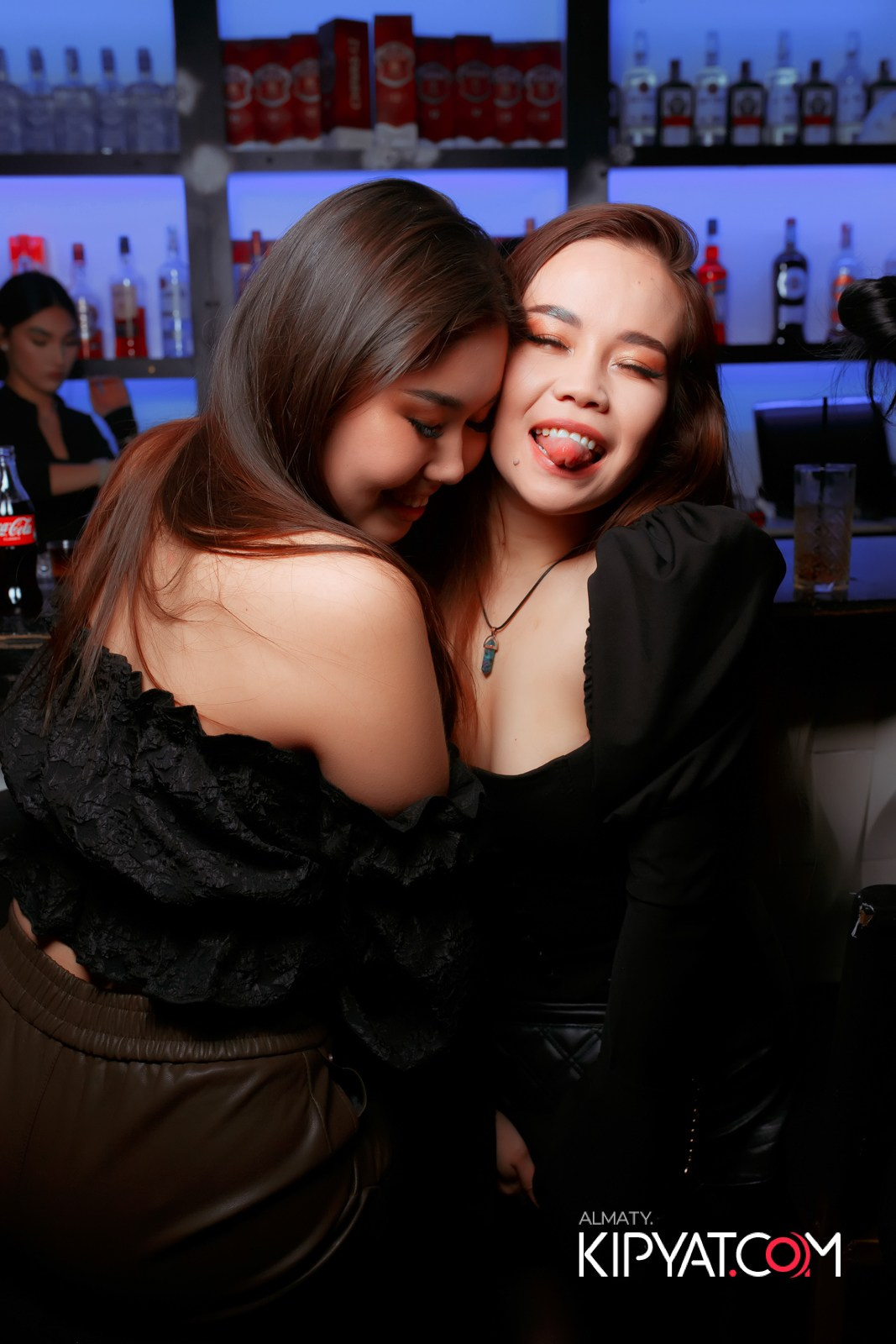 UYAT EMES BAR. КИПЯТКОМ АЛМАТЫ!