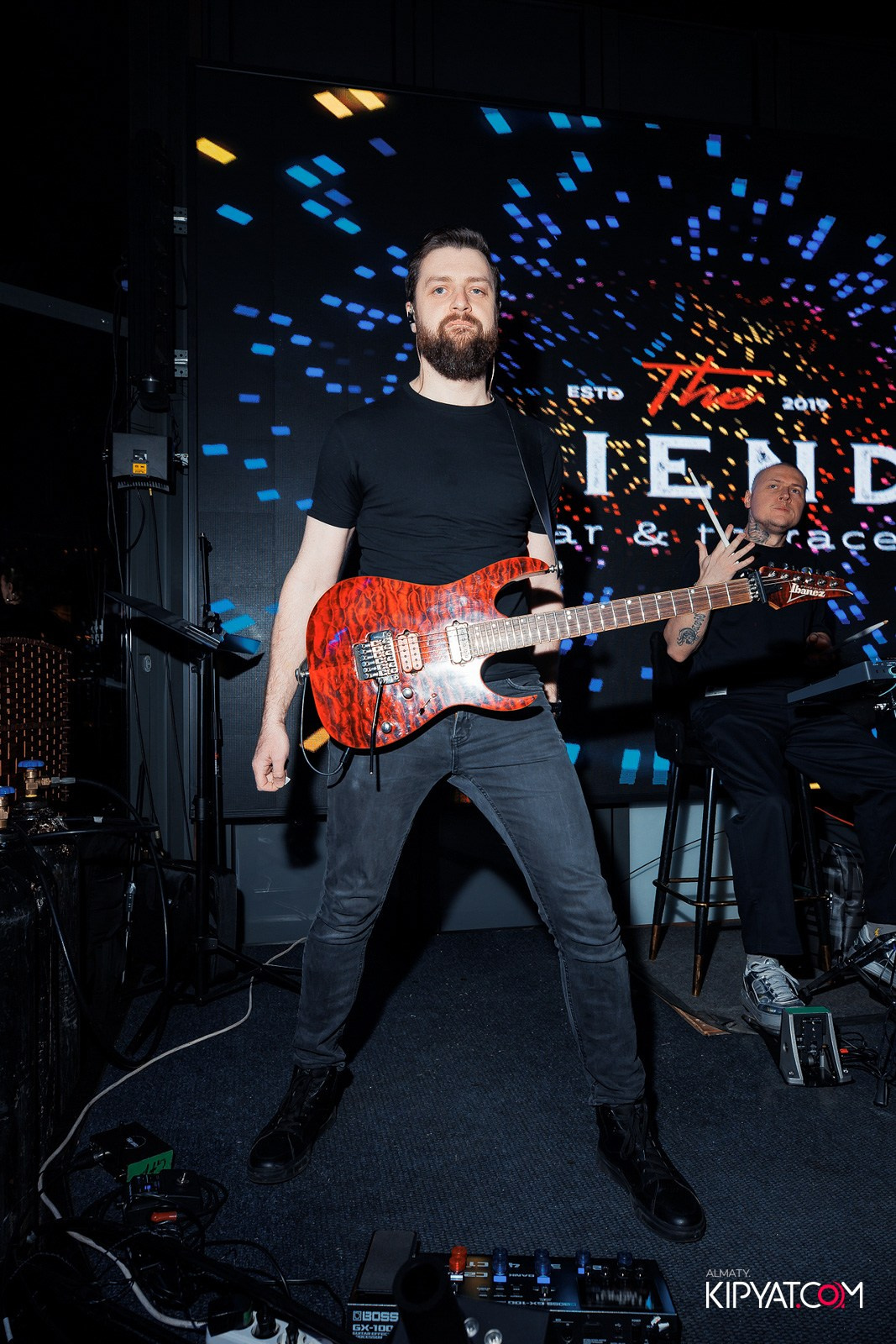 FRIENDS BAR & TERRAACE. КИПЯТКОМ АЛМАТЫ!