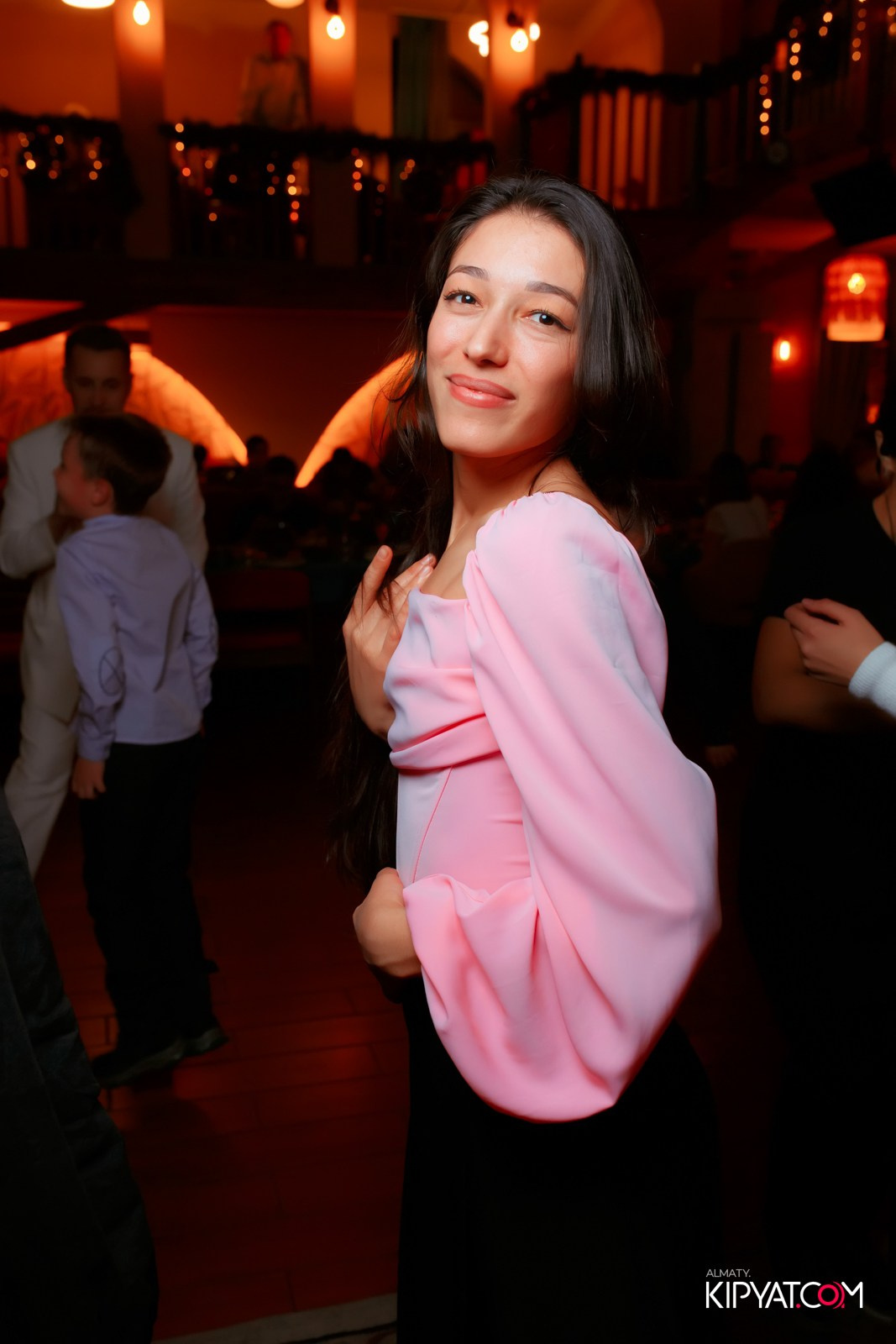 ГРУЗИНСКИЙ ДВОР НА КАБАНБАЙ БАТЫРА. КИПЯТКОМ АЛМАТЫ!